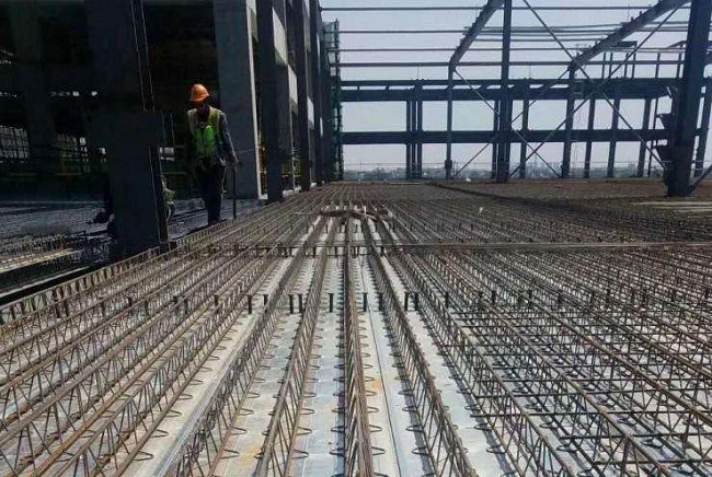 钢筋桁架层楼板现场施工图